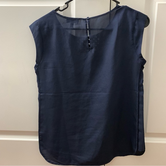 THE LIMITED. Navy Blue top/blouse. Size XS. GREAT CONDITION - Picture 2 of 10